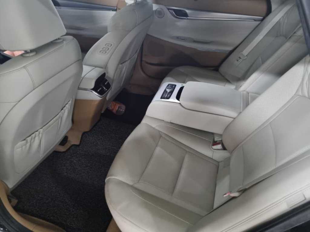 HYUNDAI Grandeur - Vista 11