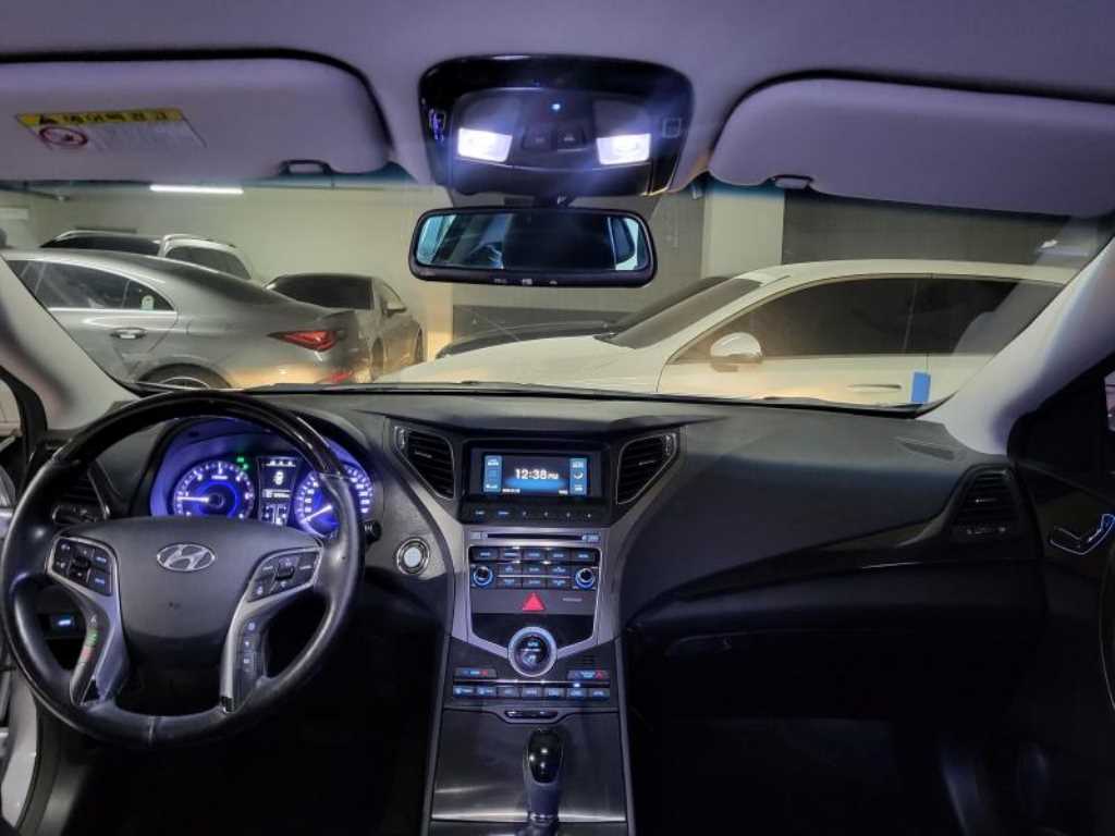 HYUNDAI Grandeur - Vista 10