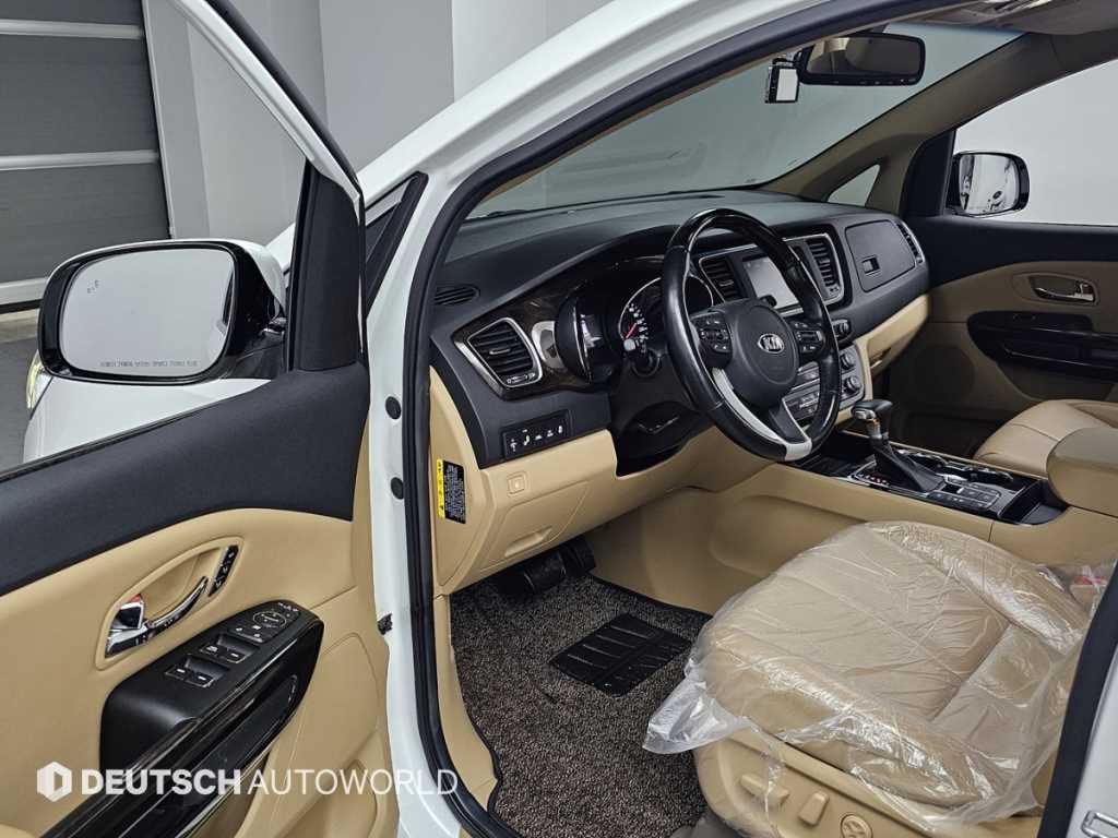KIA Carnival - Vista 11