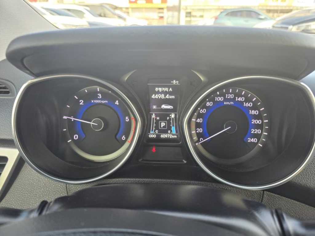 HYUNDAI i30 - Vista 8