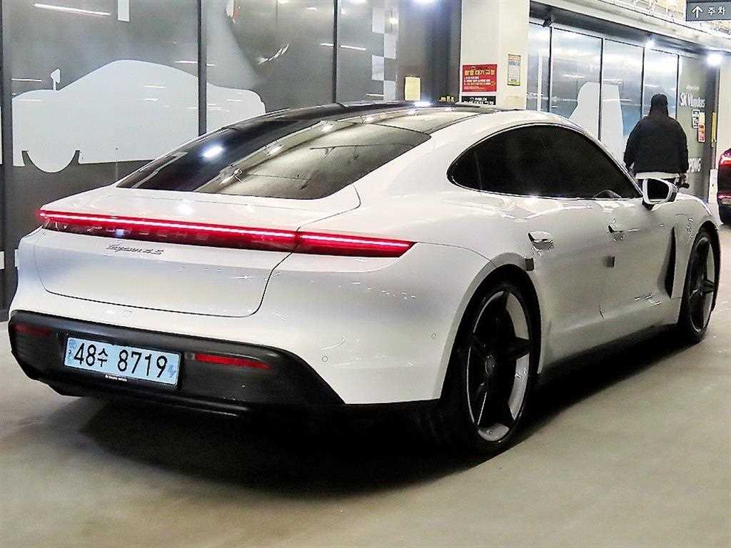 Porsche Taycan - Vista 4