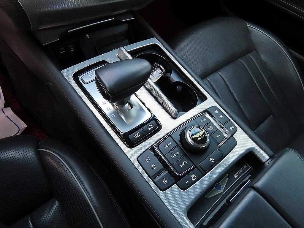 Genesis G80 - Vista 10