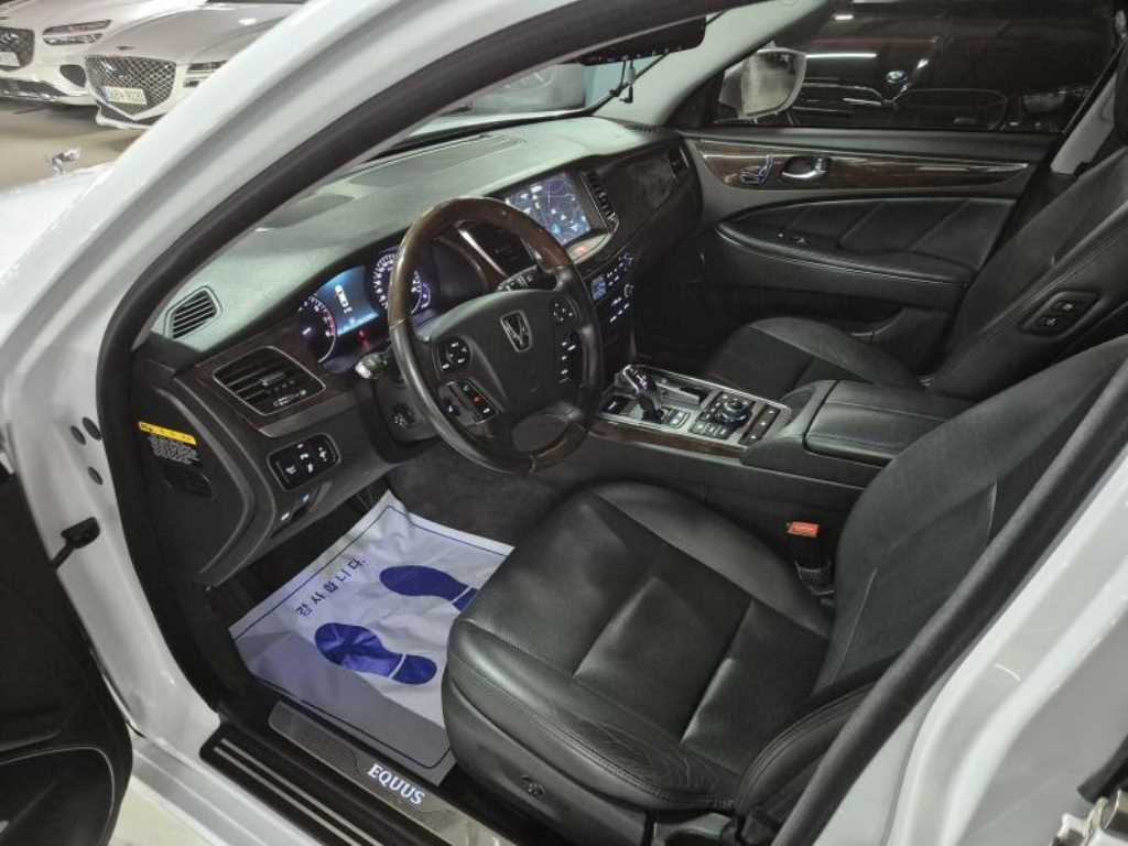 HYUNDAI Equus - Vista 6