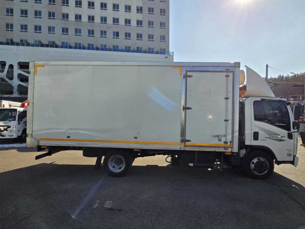 medium and large cargo truck - Vista 5