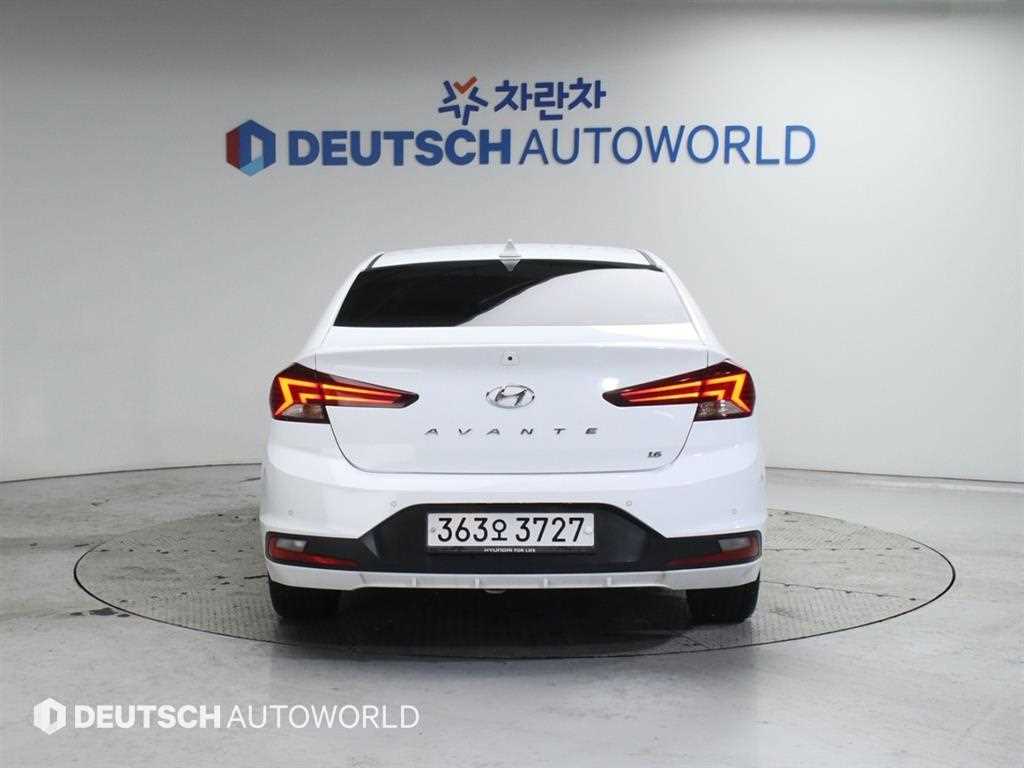 HYUNDAI Avante - Vista 4