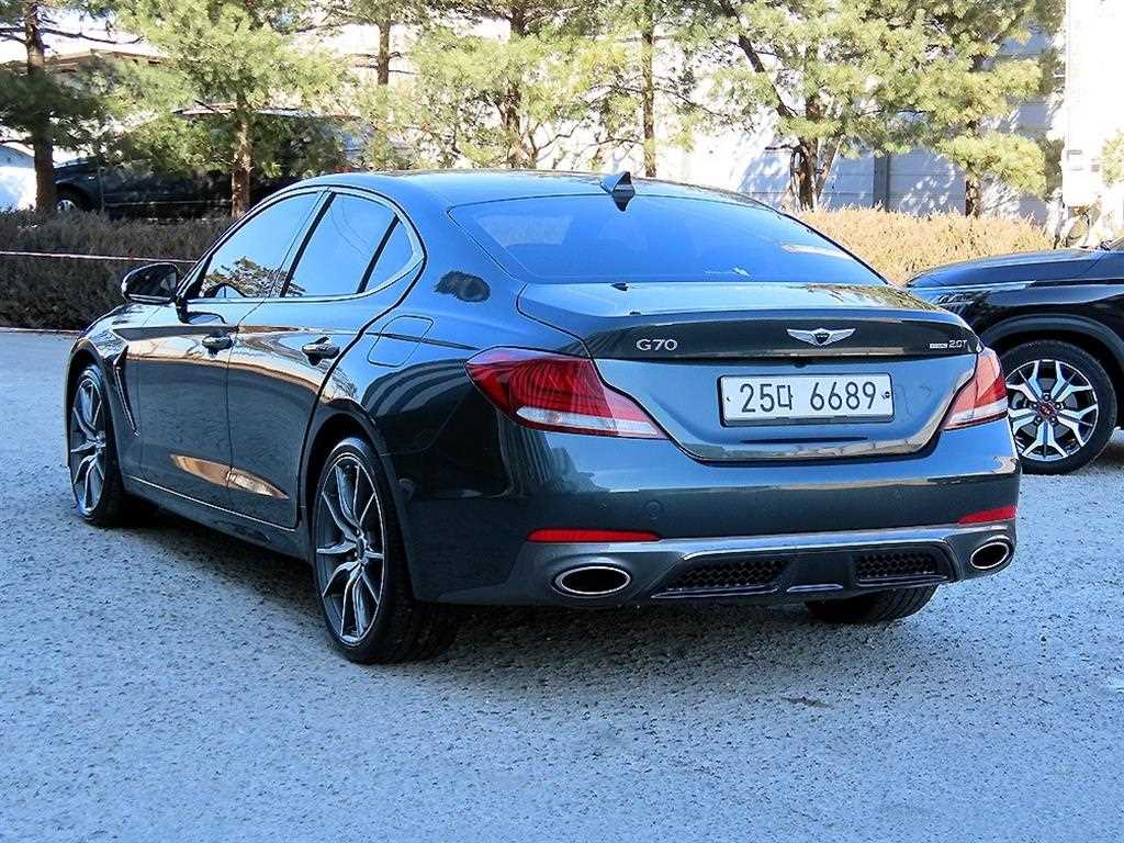 Genesis G70 - Vista 3
