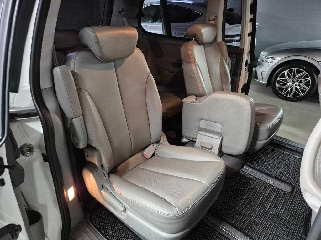 KIA Carnival - Vista 8