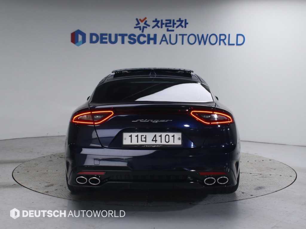 KIA Stinger - Vista 4