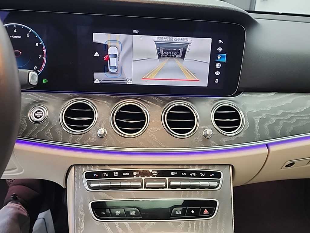 Mercedes Benz E class - Vista 10