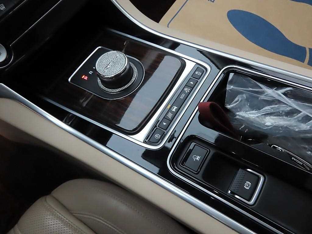 Jaguar XF - Vista 11