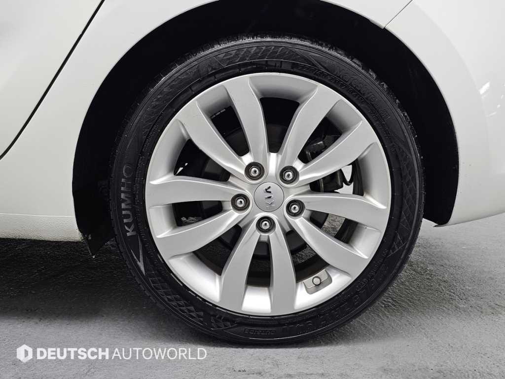 KIA Carens - Vista 5