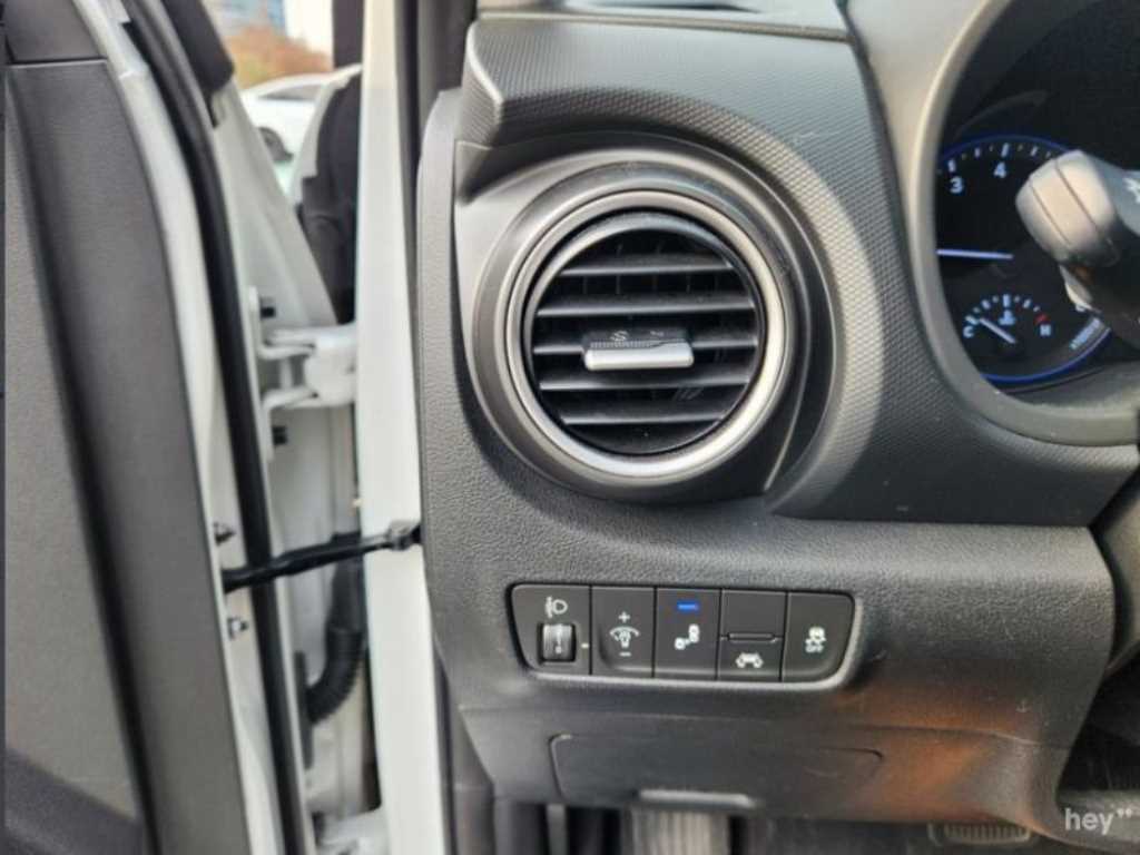 HYUNDAI Kona - Vista 10