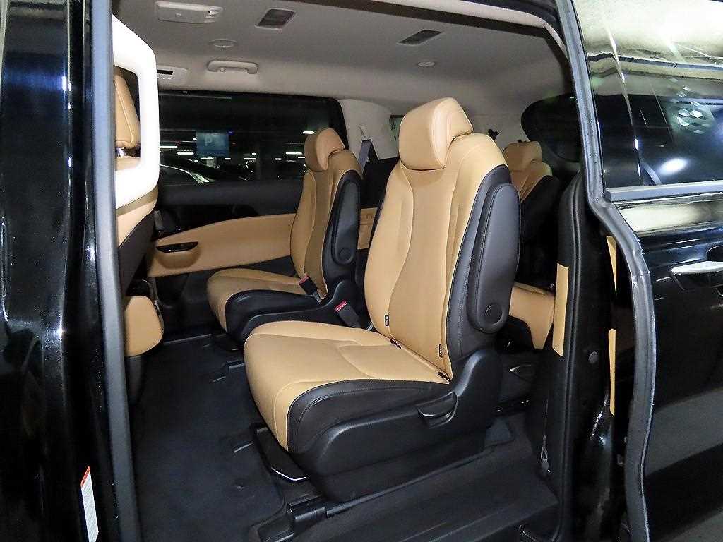 KIA Carnival - Vista 7