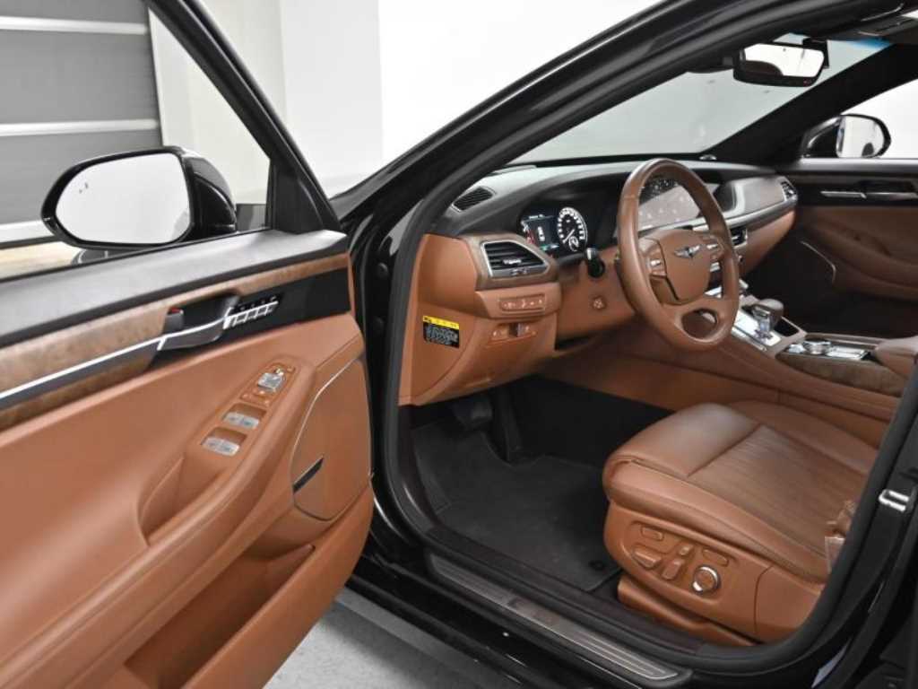 Genesis G90 - Vista 12