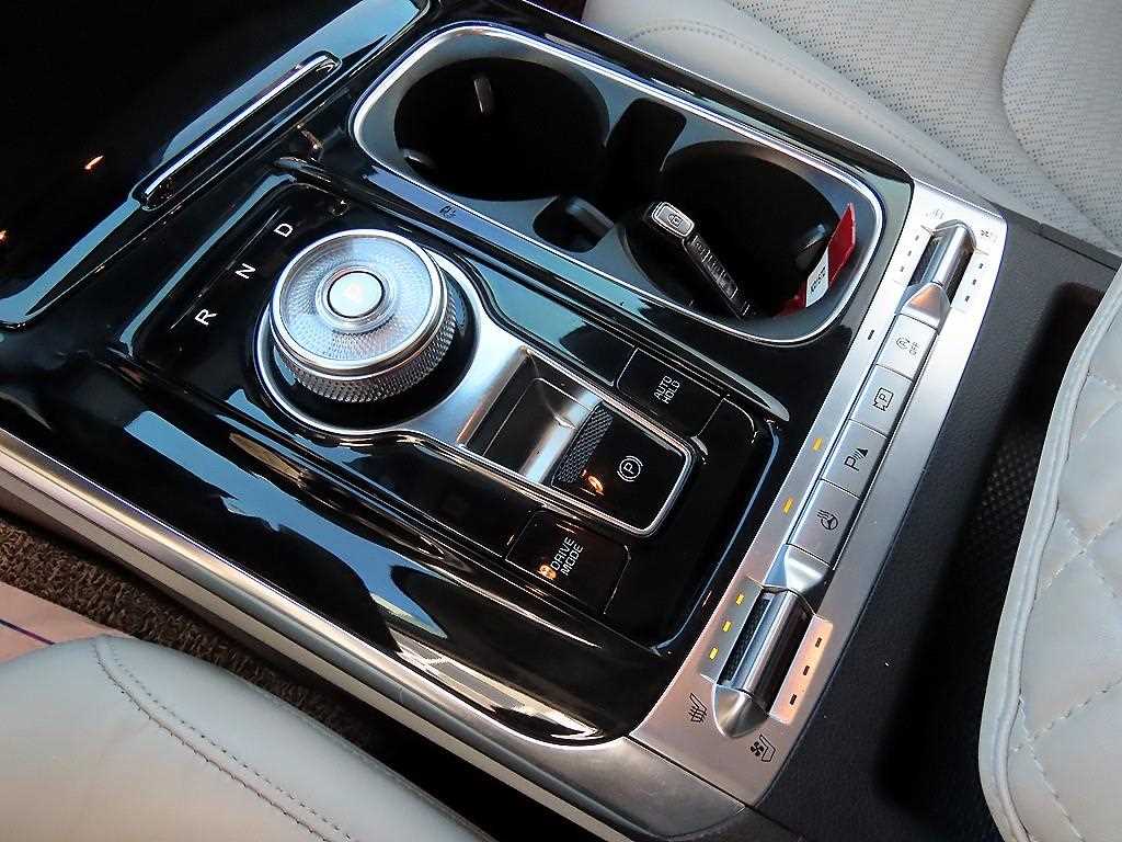 KIA Carnival - Vista 11