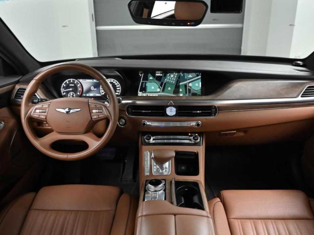 Genesis G90 - Vista 8