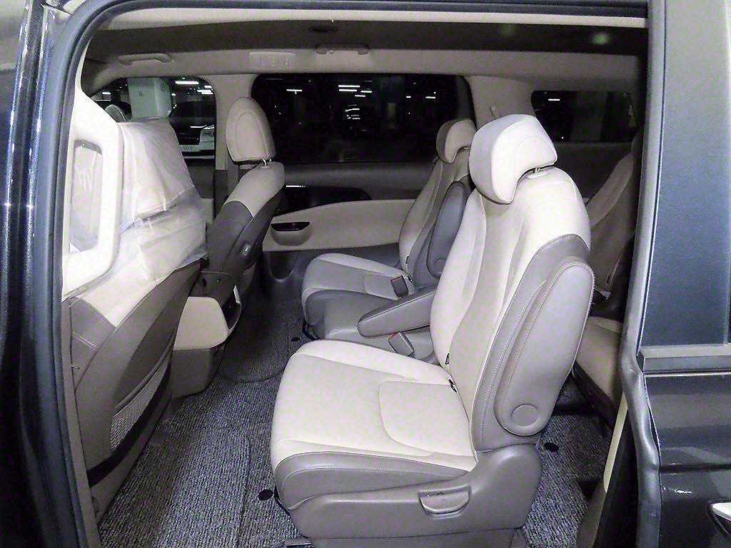 KIA Carnival - Vista 7