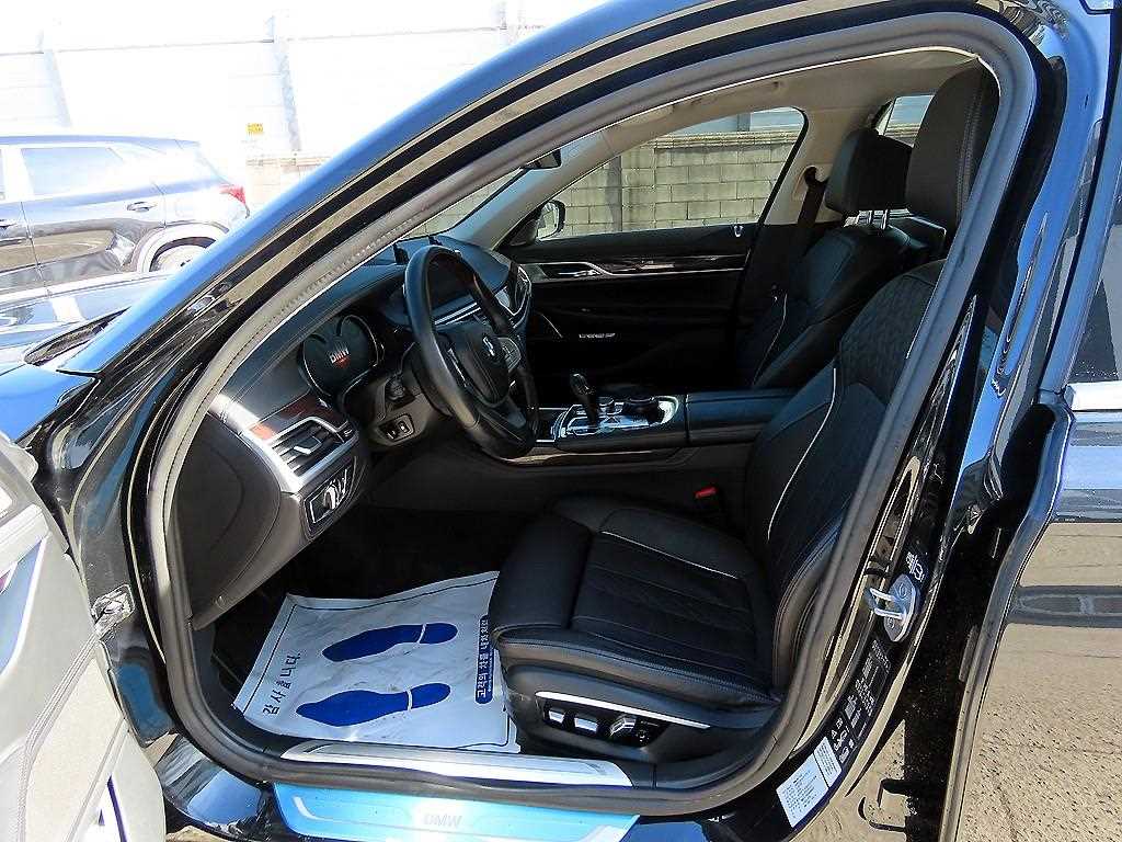 BMW 7 Series - Vista 5