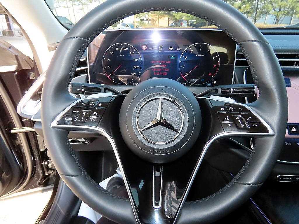 Mercedes Benz E class - Vista 8