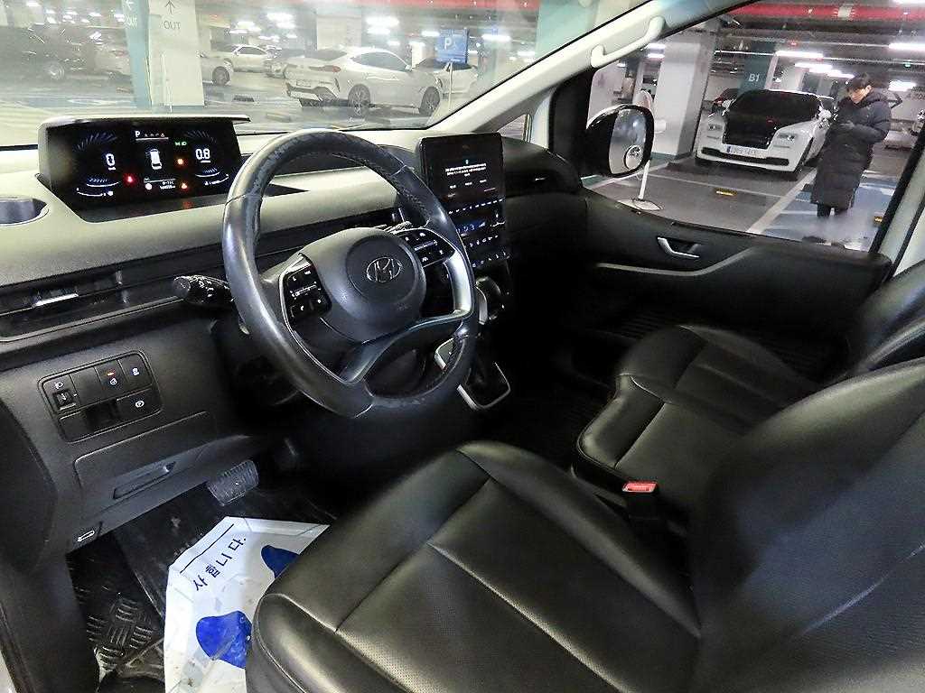 HYUNDAI Staria - Vista 10