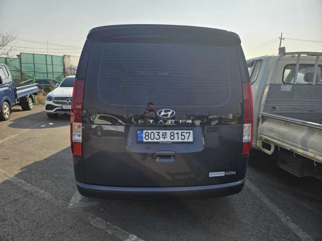 HYUNDAI Staria - Vista 2