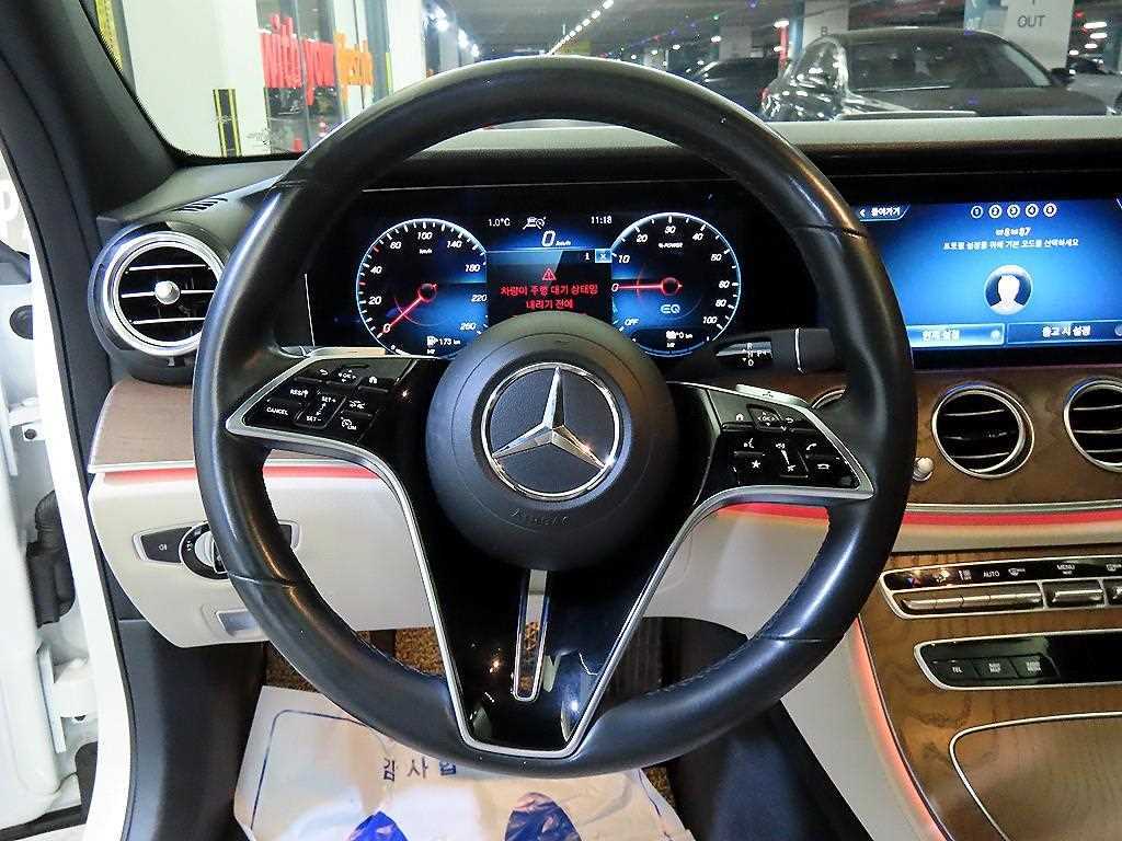 Mercedes Benz E class - Vista 9