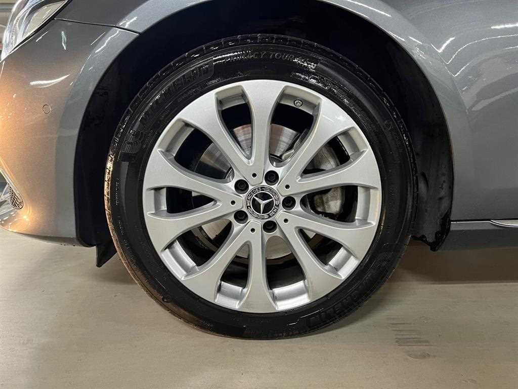 Mercedes Benz E class - Vista 4