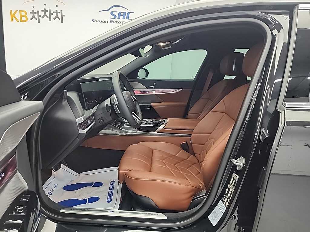 BMW 7 Series - Vista 11