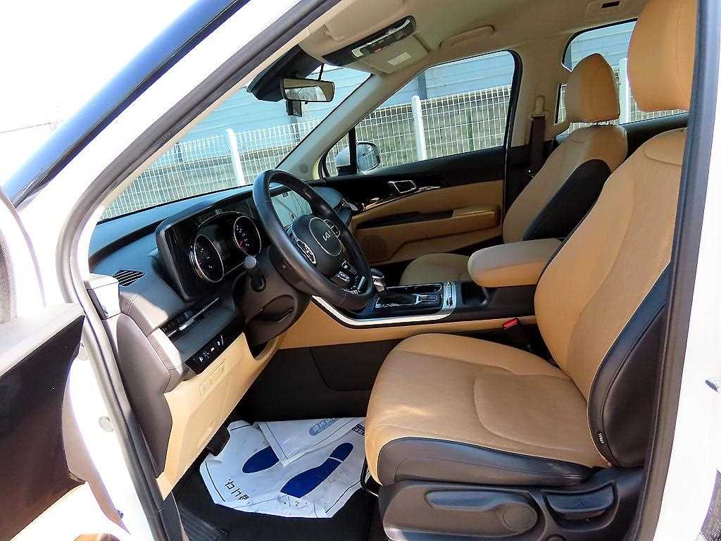 KIA Carnival - Vista 5