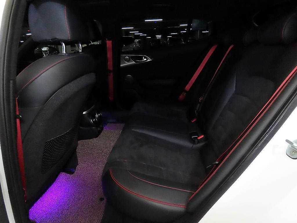 KIA Stinger - Vista 7