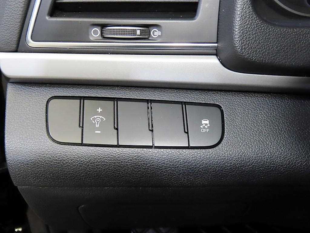 HYUNDAI Avante 2018 Negro - Importación desde Corea - HF Imports Iquique - Foto 17