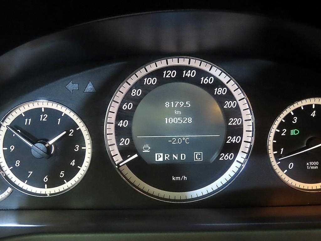 Mercedes Benz E class - Vista 9