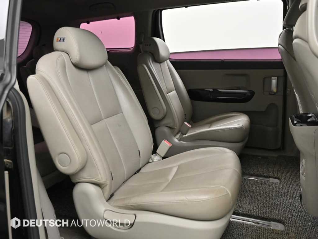 KIA Carnival - Vista 12