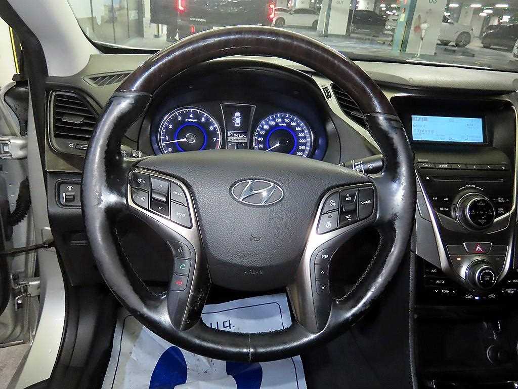 HYUNDAI Grandeur - Vista 7