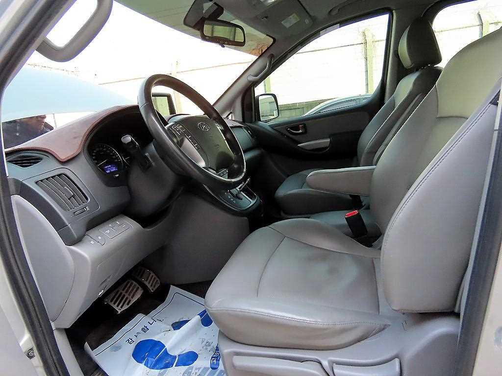 HYUNDAI Starex - Vista 5