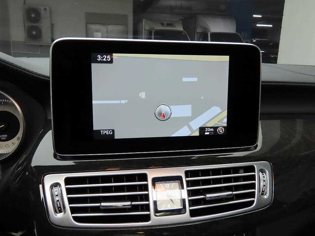 Mercedes Benz CLS Class - Vista 9