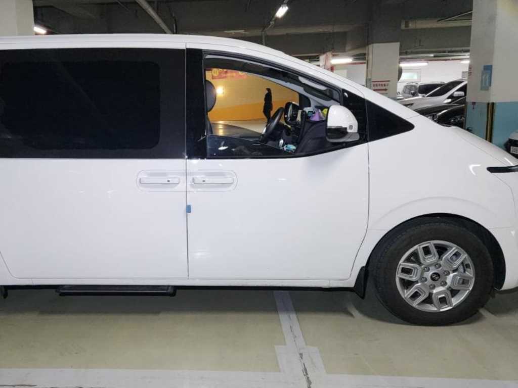 HYUNDAI Staria - Vista 3