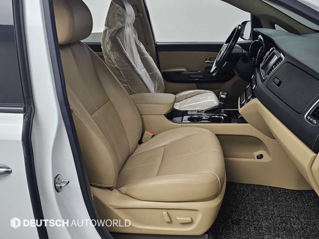 KIA Carnival - Vista 10