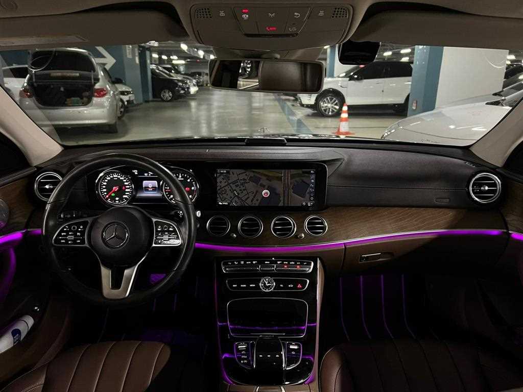 Mercedes Benz E class - Vista 11