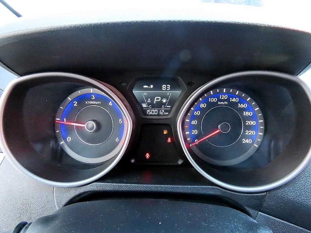 HYUNDAI Avante - Vista 9