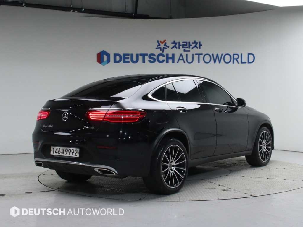 Mercedes Benz GLC Class - Vista 4