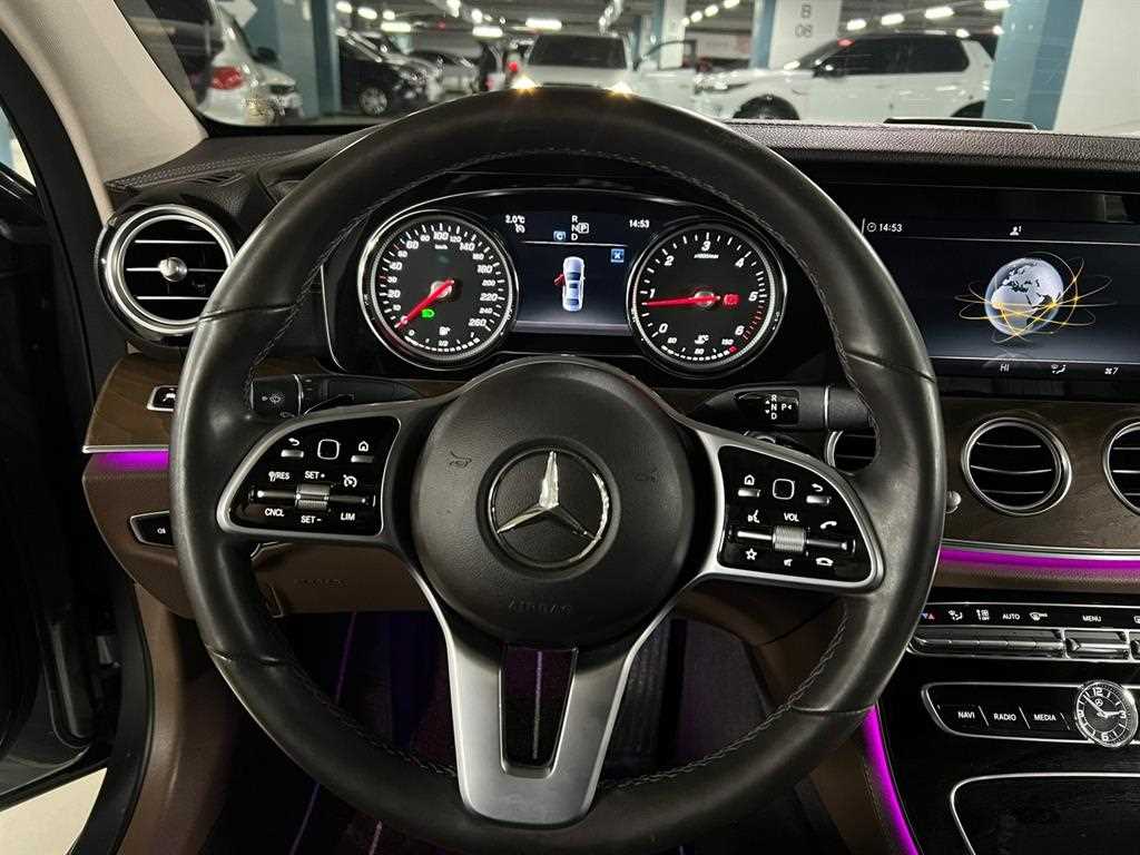 Mercedes Benz E class - Vista 7