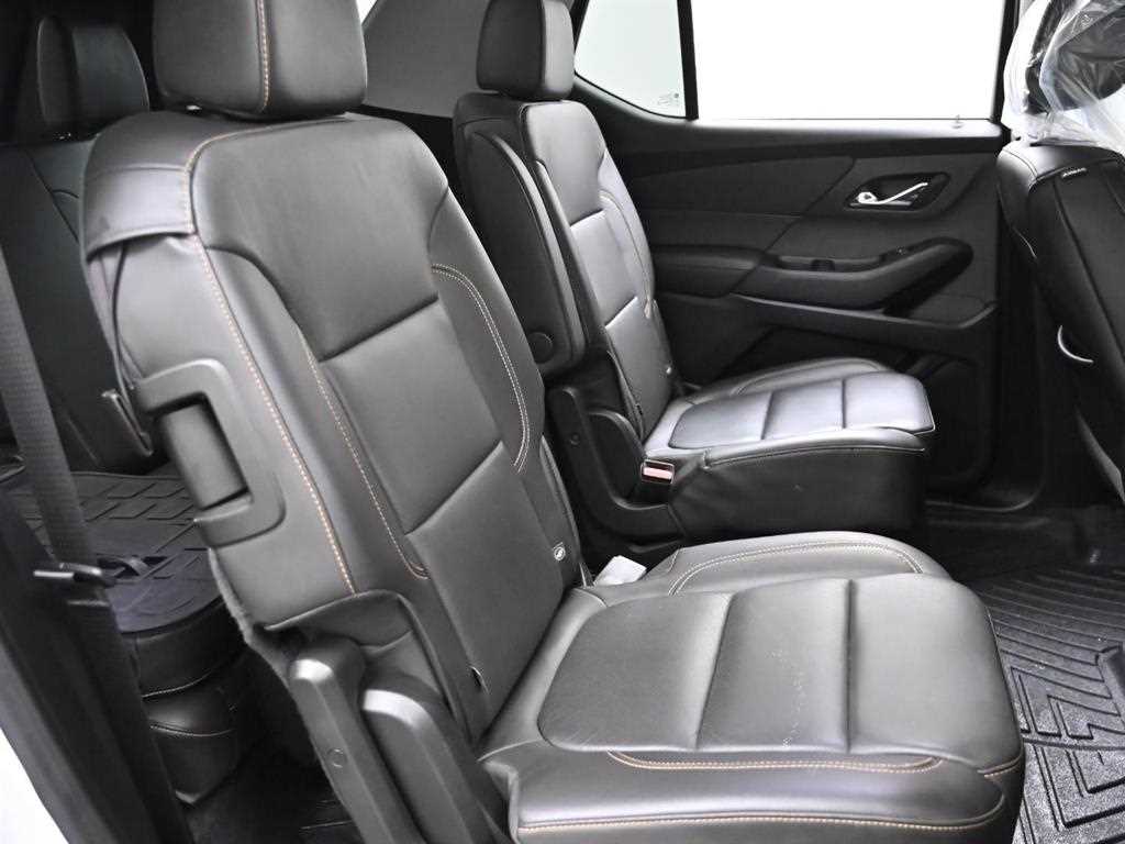 Chevrolet Travers - Vista 12