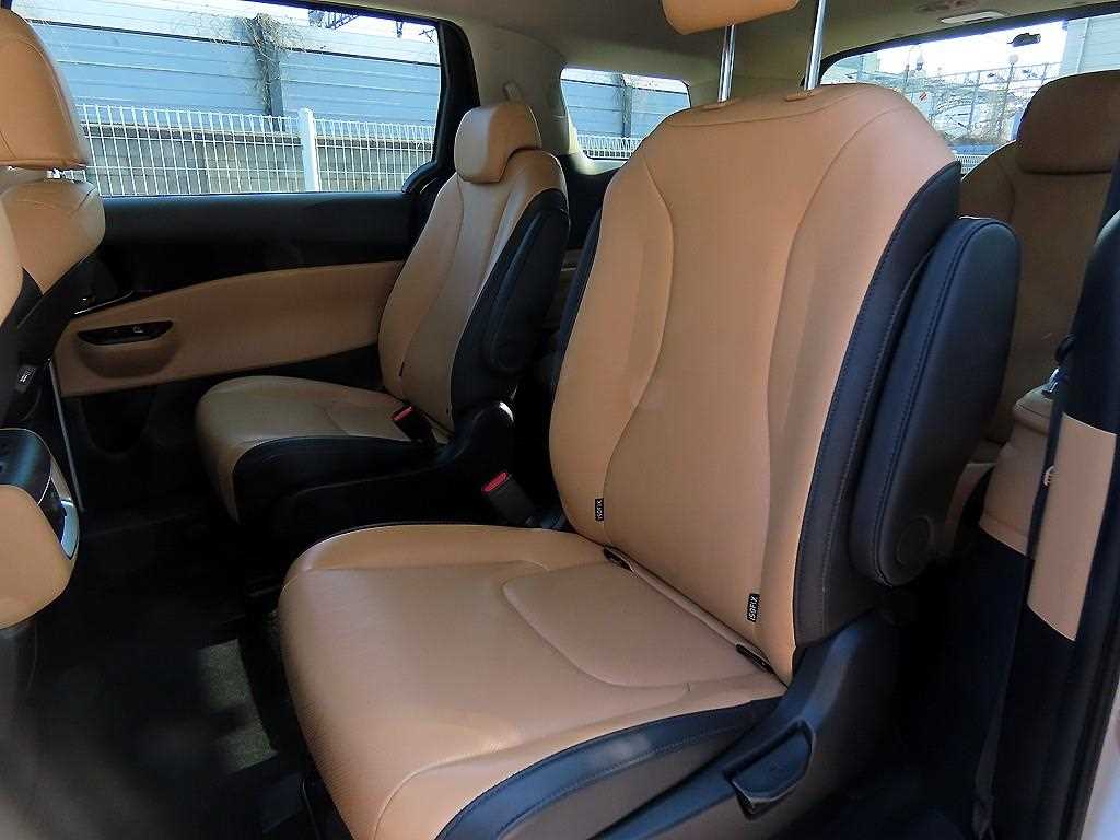 KIA Carnival - Vista 6