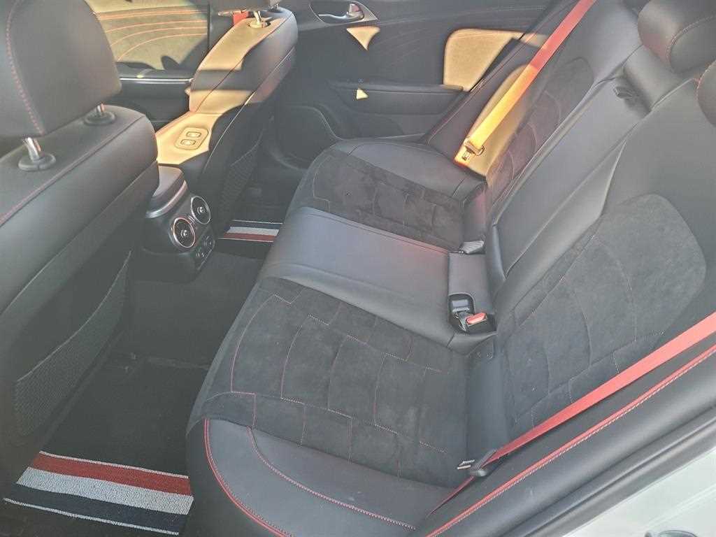 KIA Stinger - Vista 6