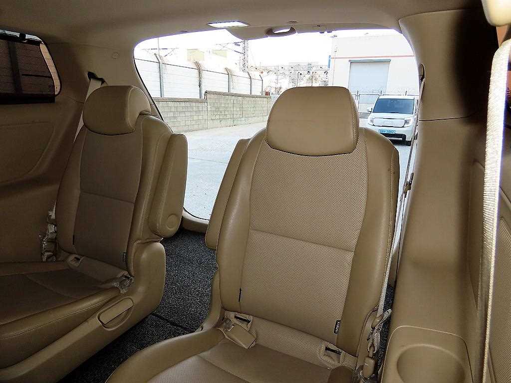 KIA Carnival - Vista 7