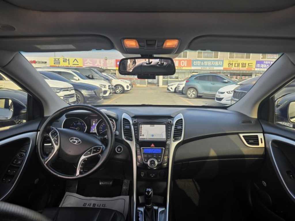 HYUNDAI i30 - Vista 7