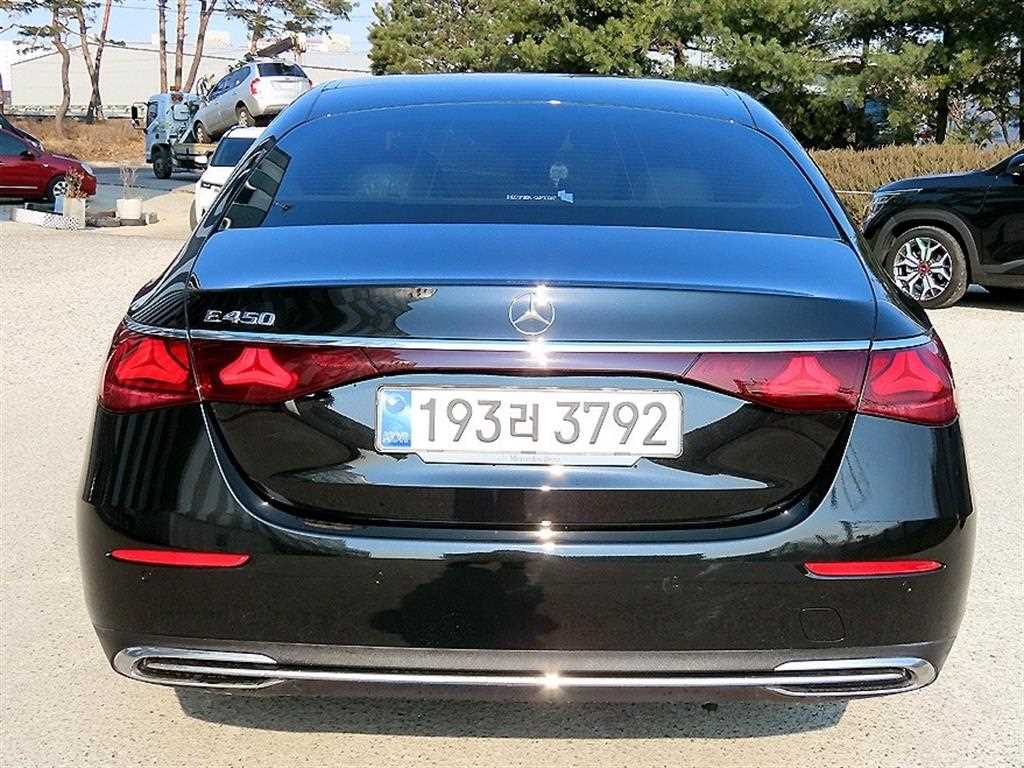 Mercedes Benz E class - Vista 4