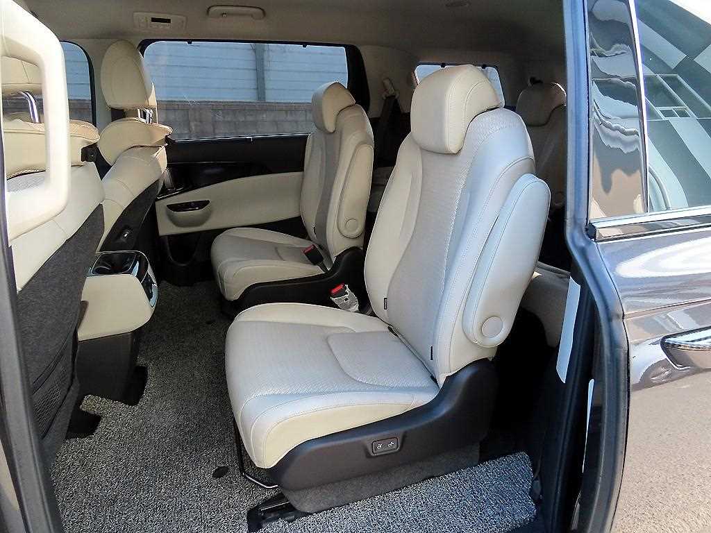 KIA Carnival - Vista 6