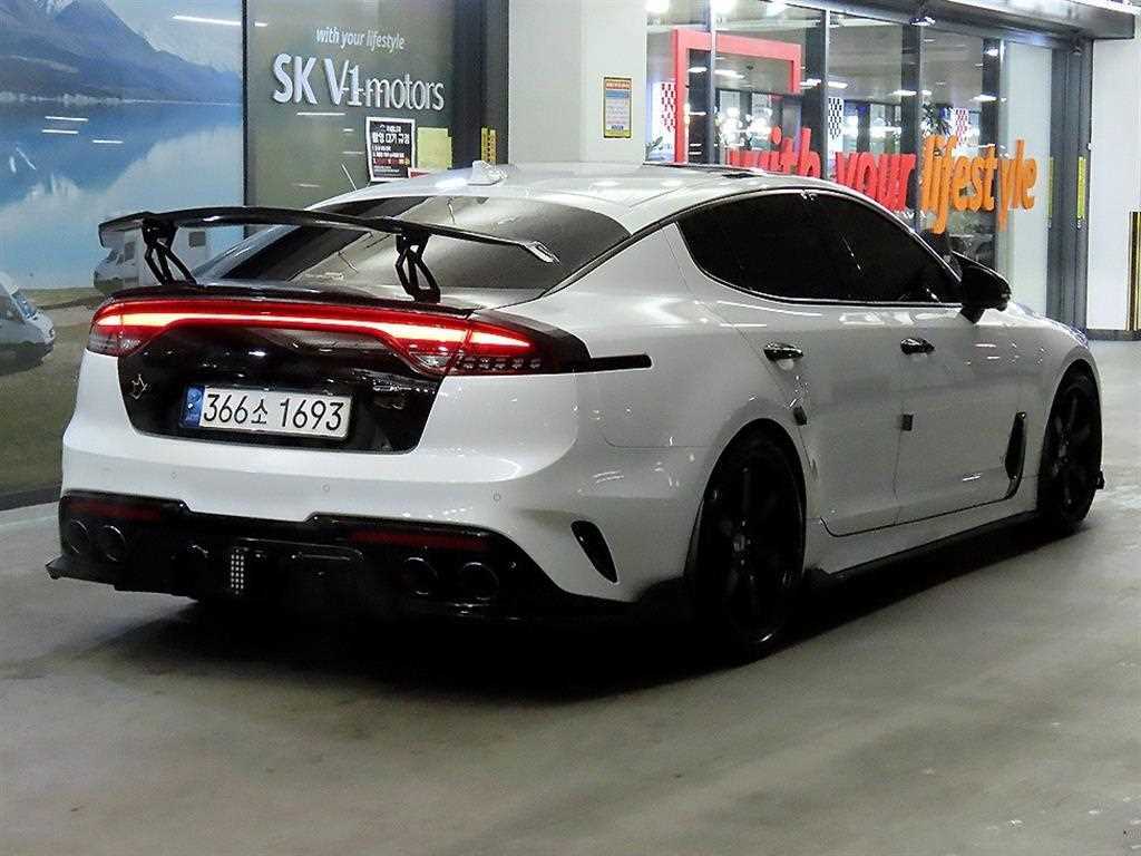 KIA Stinger - Vista 4